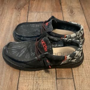 Barely worn men’s Hey Dudes. In GREAT condition!